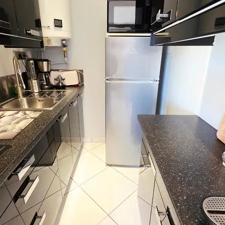 Apartamento Climatisé - Parking Privé - Emplacement Idéal à